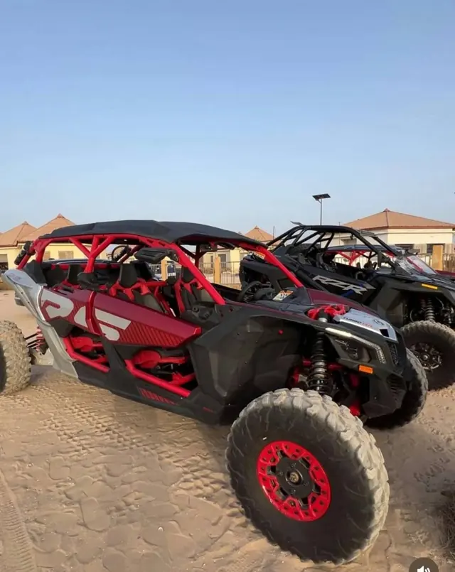 Un buggy rouge au Flamant Rose